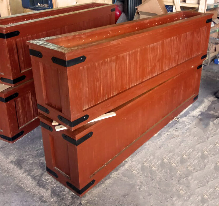 Выбор деревянного ящика для цветов